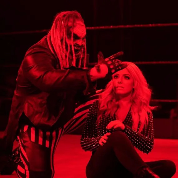 Alexa Bliss trifft den Unhold
