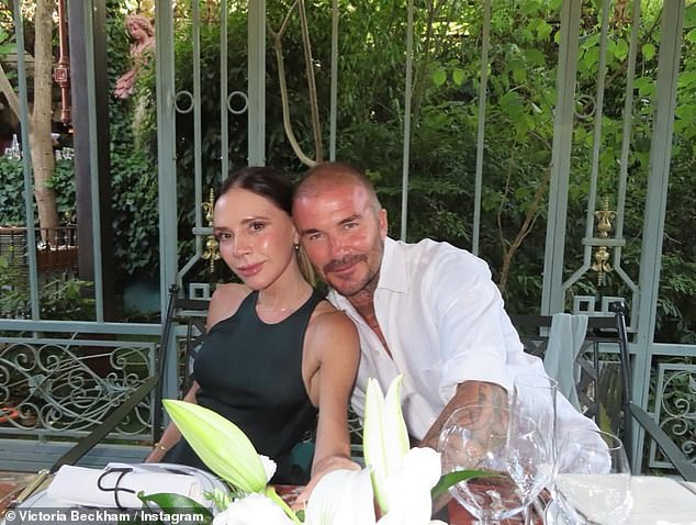 David und Victoria Beckham sehen sich dem neuen Herzschmerz aus, als neue Details von Sohn Brooklyns Vow -Erneuerungsrede vor Frau Nicola entstanden sind