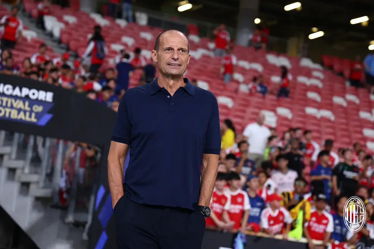 Massimiliano Allegri vor dem vorgefertigten Friendly zwischen Mailand und Arsenal in Singapur am 23. Juli 2025 (Bild über: www.arsenal.com)