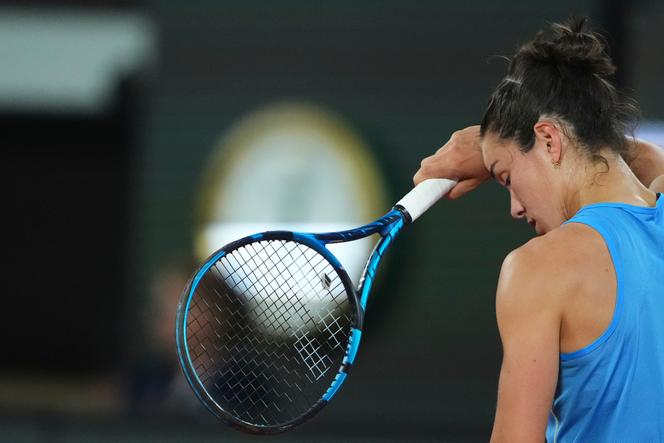 Loïs trinken während ihres Halbfinales gegen den amerikanischen Coco Gaisf in Roland-Garros, 5. Juni 2025 in Paris.