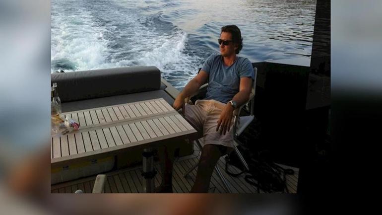 Geschäftsperson stillen Yukay im Meer verloren