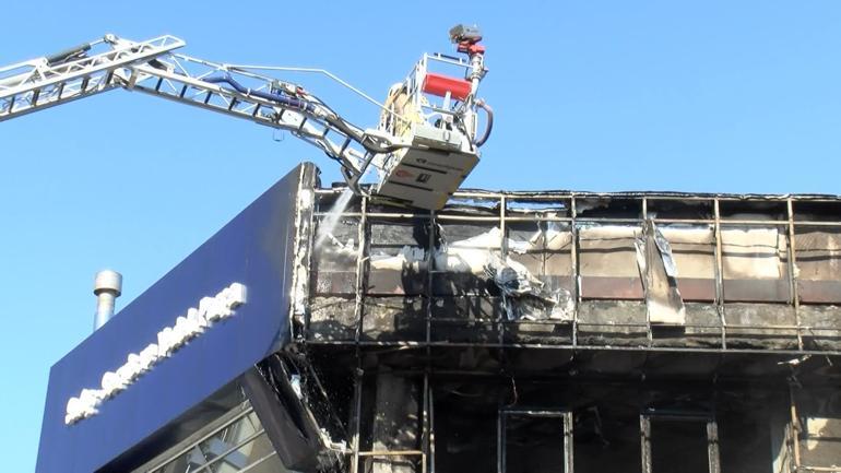 Feuer im Null -Fahrzeughändler in Istanbul: Autos wurden beschädigt