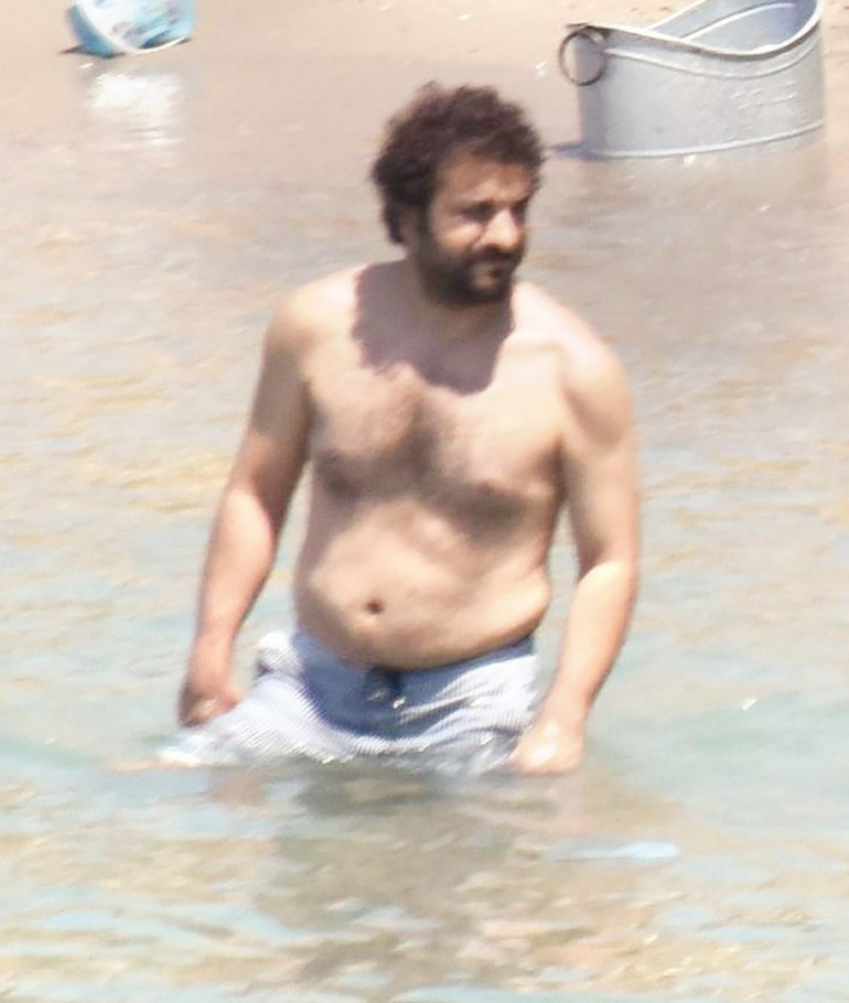 Hasan Can Kaya ist im Urlaub