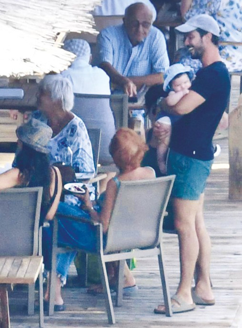 Pınar Deniz und Kaan Yıldırıms Söhne Fikret Hakan Deniz Keyfi