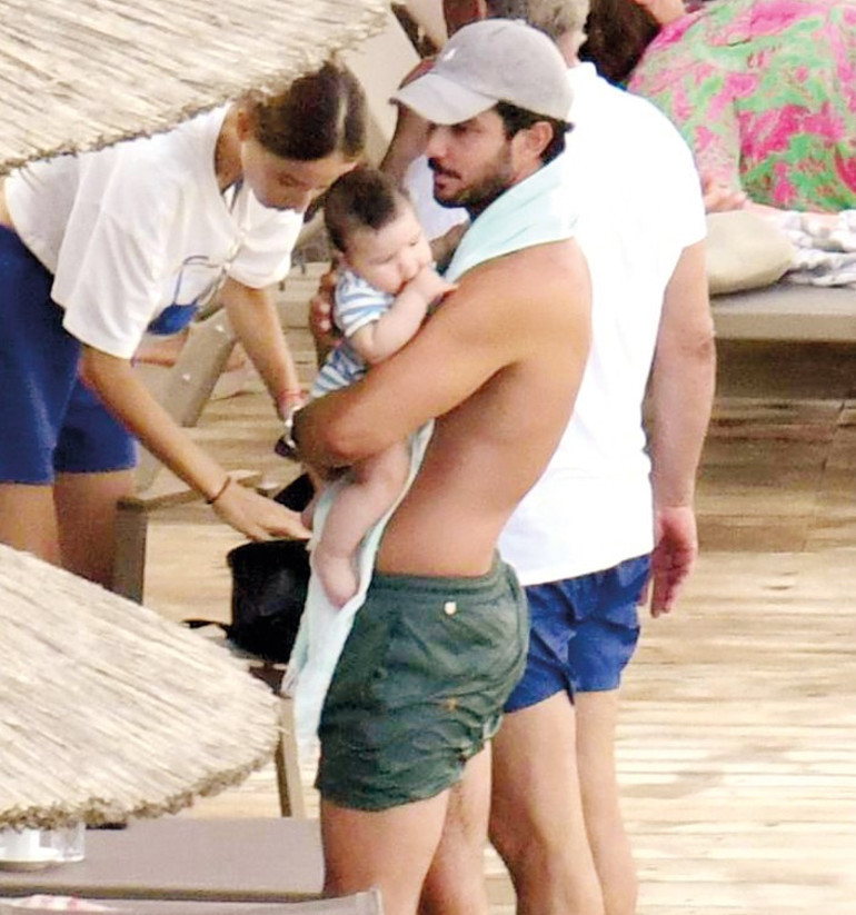 Pınar Deniz und Kaan Yıldırıms Söhne Fikret Hakan Deniz Keyfi