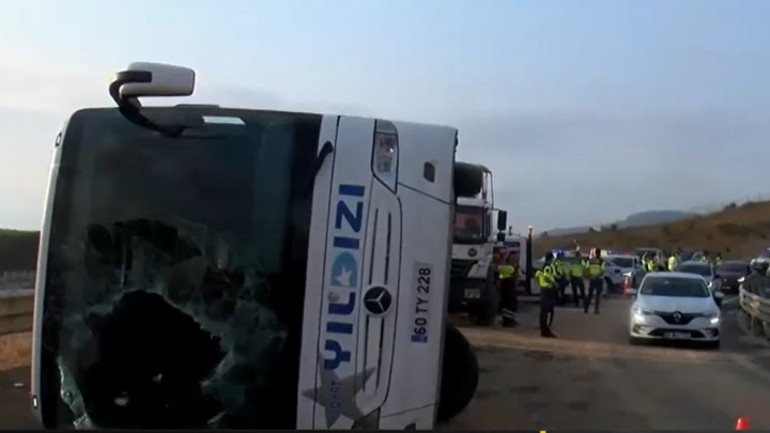 Last -Minute ... Der Passagierbus wurde auf der Autobahn North Marmara umkippt: 3 Lebensverlust, 20 verletzt