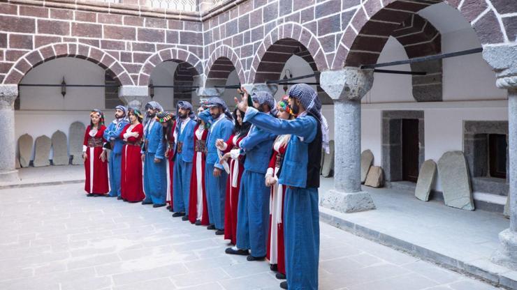 Jahre später trifft sich Hakkari -Kultur mit Kunst