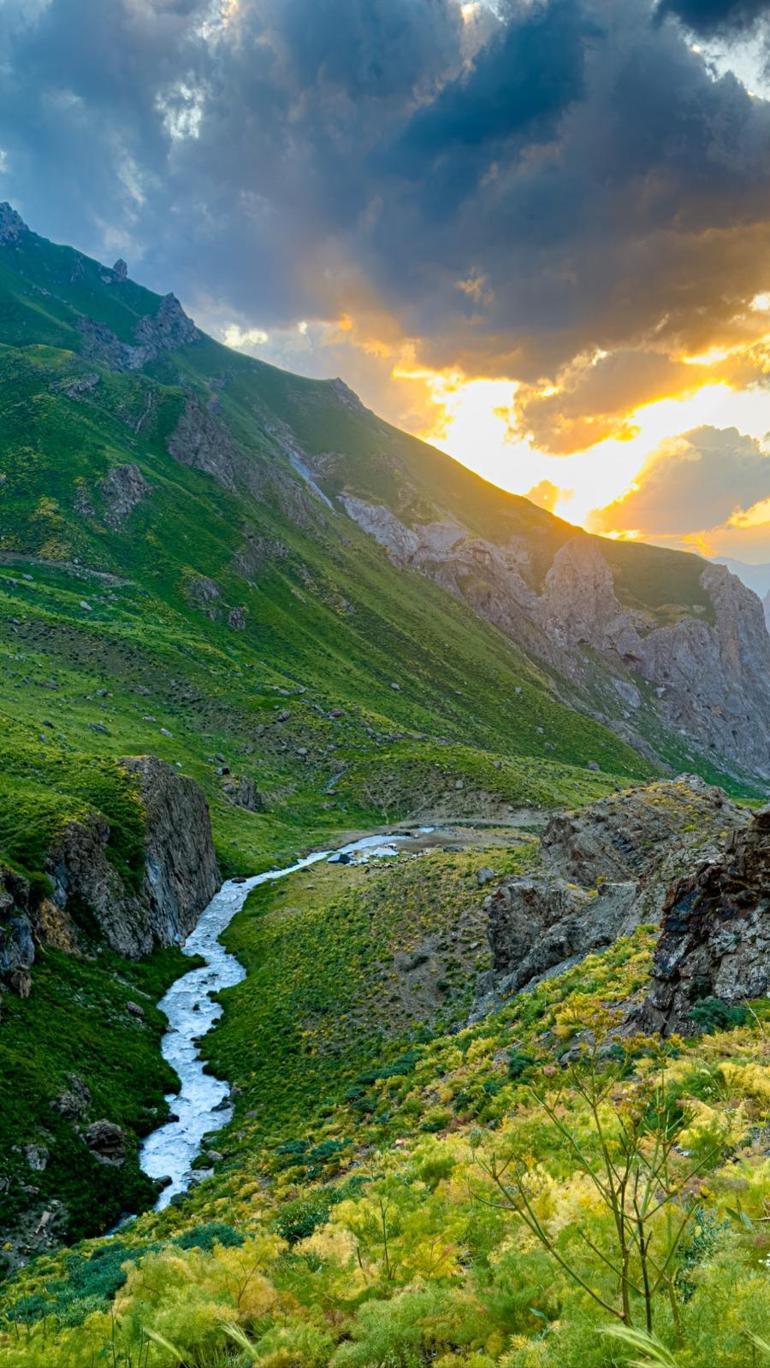 Jahre später trifft sich Hakkari -Kultur mit Kunst