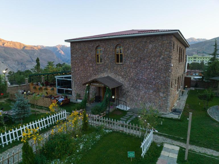 Jahre später trifft sich Hakkari -Kultur mit Kunst