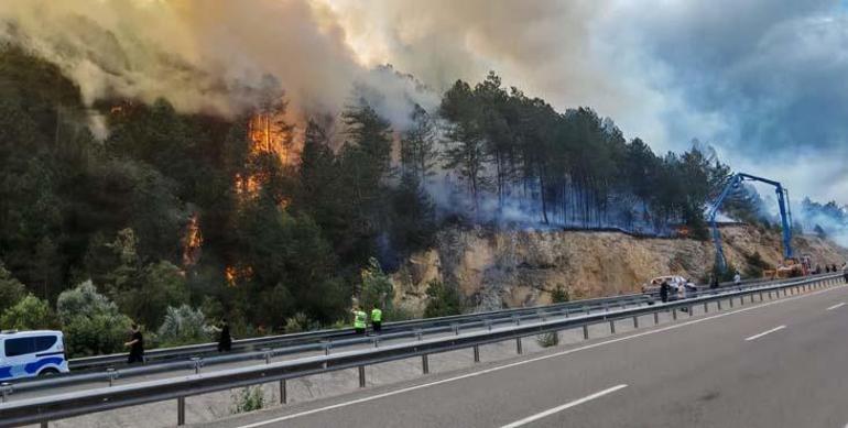 Waldbrand in Bolu geht weiterhin ein