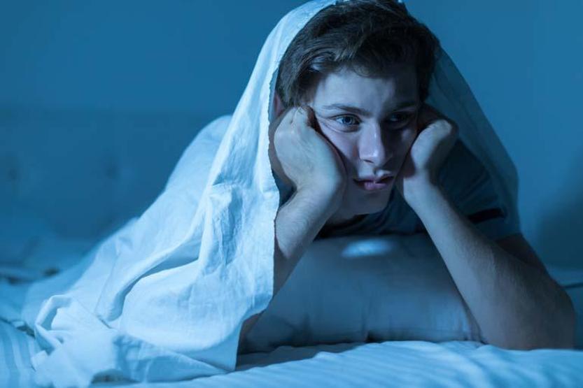 Versteckte Gefahr, die die Gesundheit bedroht: Soziale Apnoe wird am Wochenende besonders verschärft.