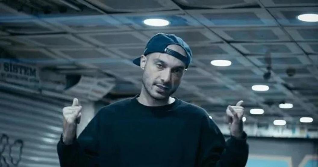 Sansar Salvo hat Selbstmord begangen, wie ist der berühmte Rapper Sansar Salvo, wo und wie alt ist die Behauptung des Selbstmordes, das schockiert ist