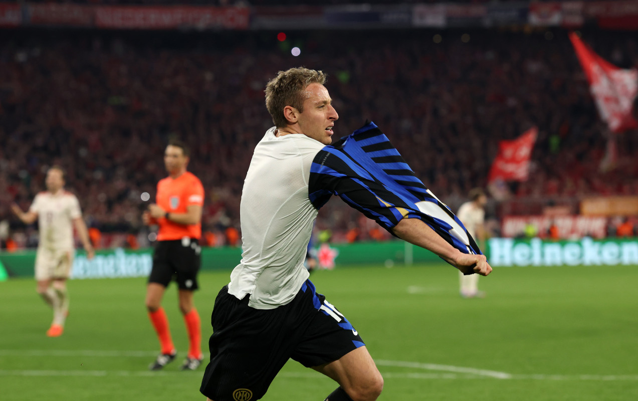 München, Deutschland - 08. April: Davide Frattesi vom FC Internazionale feiert das zweite Tor seines Teams während der UEFA Champions League 2024/25 Viertel Finalspiele zwischen dem FC Bayern Münnchen und dem FC Internazionale Milano in der Fusball Arena Muenchen, 2025, in Muneich, in Deutschland. (Foto von Alexander Hassenstein/Getty Images)