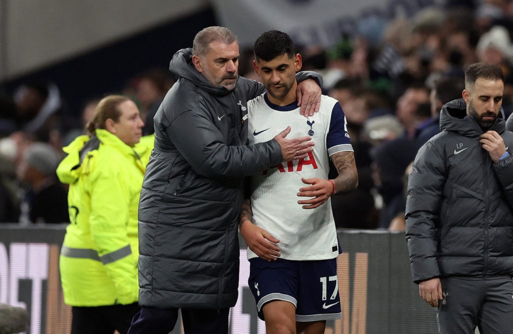 Ange Postecoglou und Cristian Romero für Tottenham.