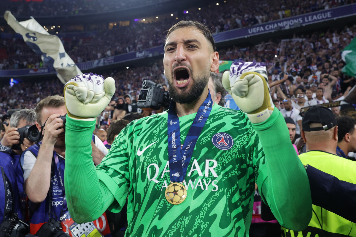EPA12148313-Torhüter Gianluigi Donnarumma aus PSG und Italien feiert nach dem Gewinn des UEFA Champions League-Finales zwischen Paris Saint-Germain und Internazionale Milano in München 31 Mai 2025.