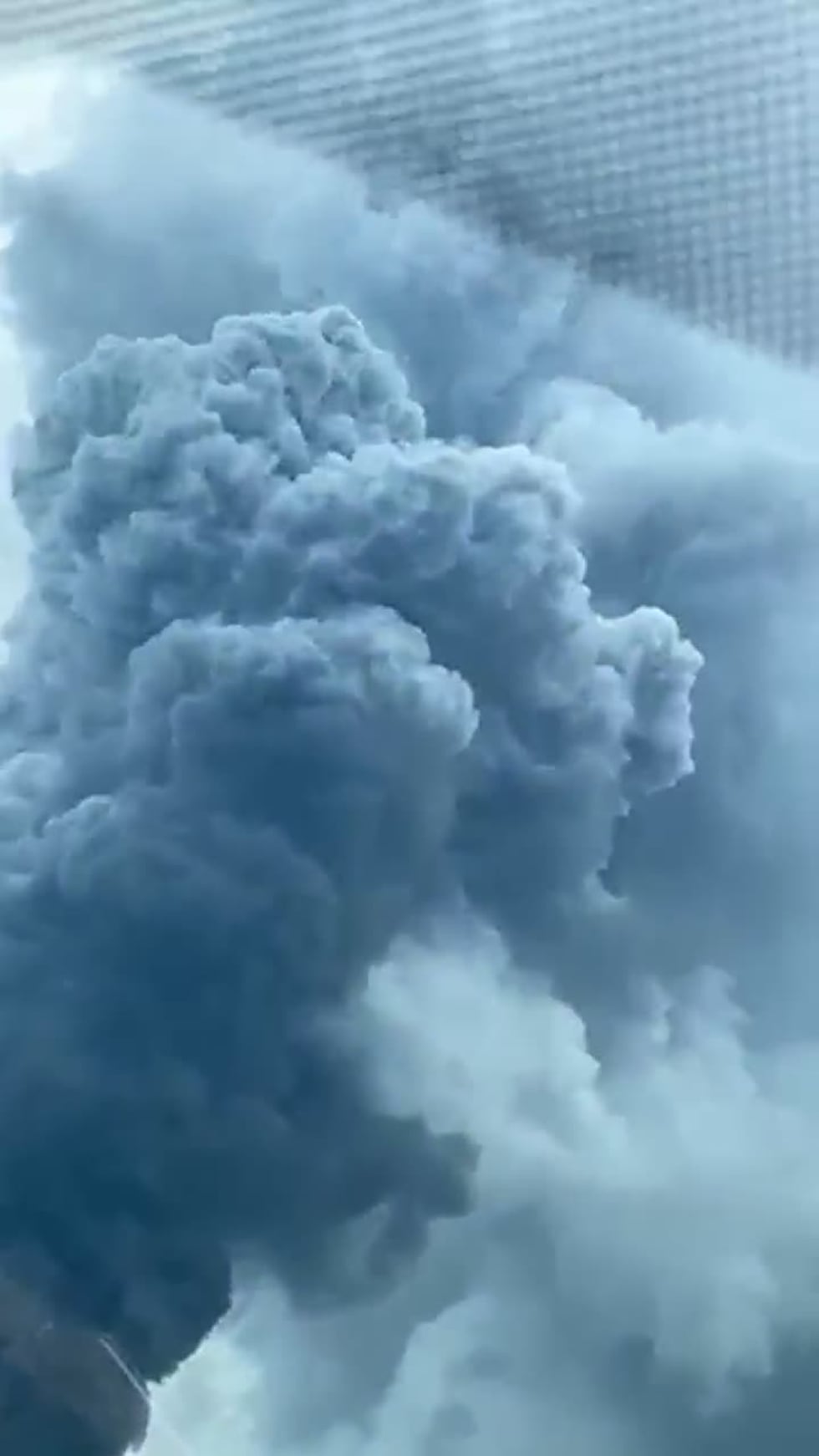 Video zeigt Rauchwolke nach Explosion in Roseland (über Austin Kolonay und Luke ...