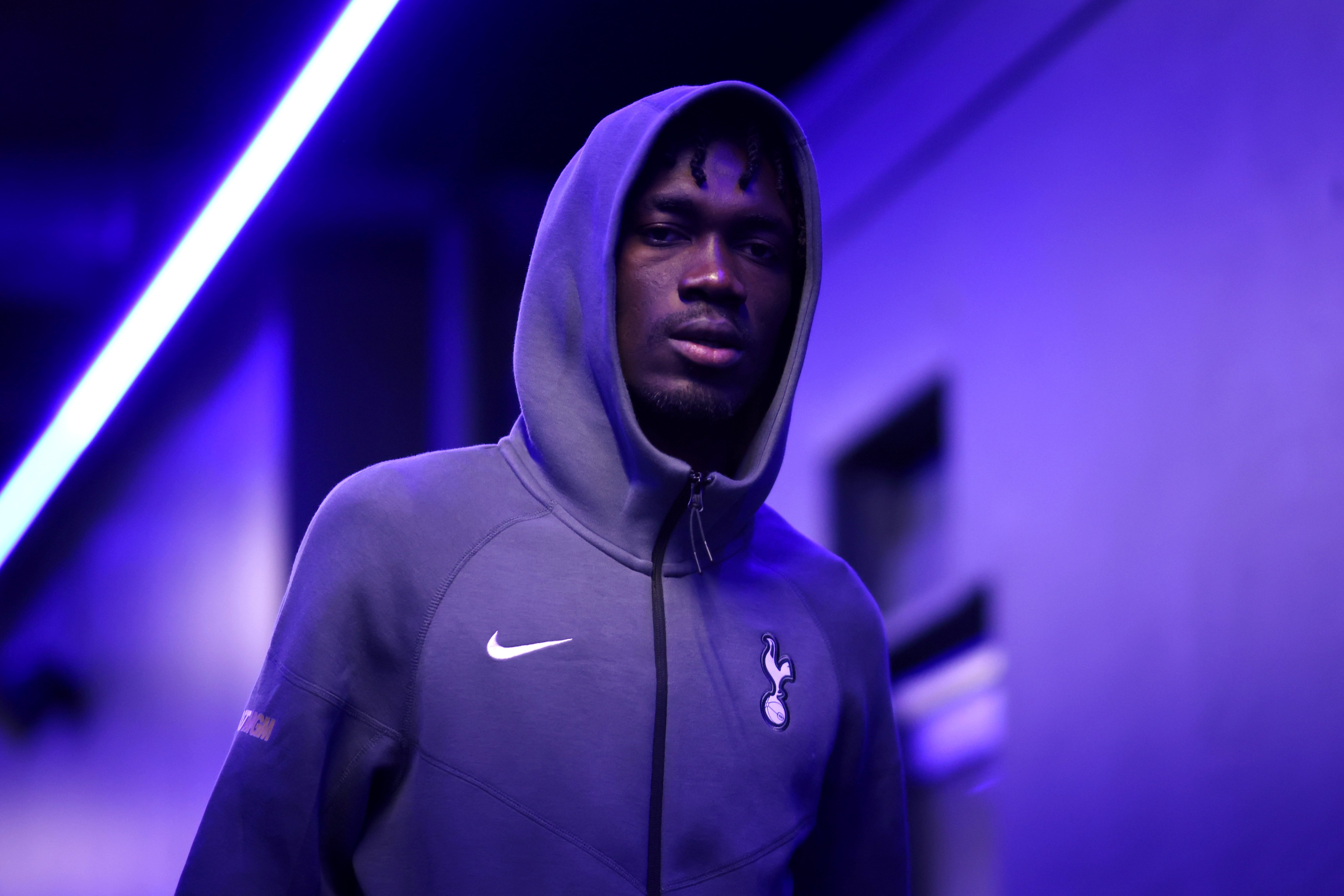 Yves Bissouma von Tottenham Hotspur kommt im Stadion an