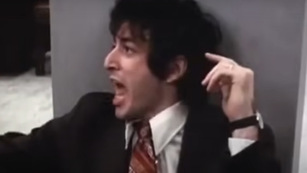 Al Pacino schreit am Tag Nachmittag auf dem Boden