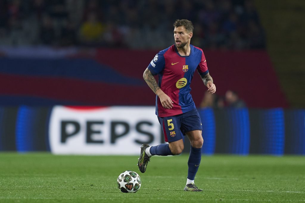 Barcelona, Spanien - 09. April: Inigo Martinez von FC Barcelona mit dem Ball während der UEFA Champions League 2024/25 Final Viertelspiel zwischen FC Barcelona und Borussia Dortmund bei Estadi Olympic Lluis Companys am 09. April 2025 in Barcelona, Spain, Spain, Spain, Spain. (Foto von Pedro Salad/Getty Images)