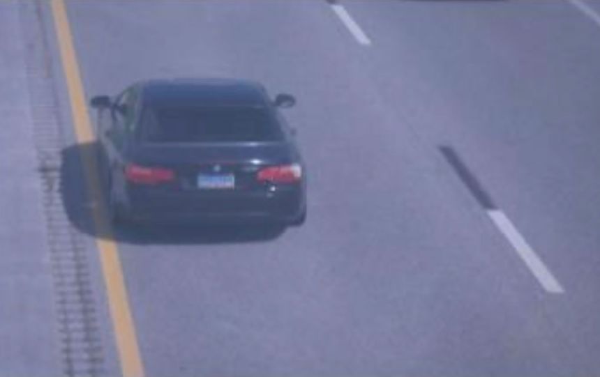 Ein Bild, das von einem Kennzeichen -Leser des Sheriff -Büros von Scott County aufgenommen wurde, zeigt den BMW des Schützen auf der Interstate 80 in der Nähe von Wolcott, Indiana.