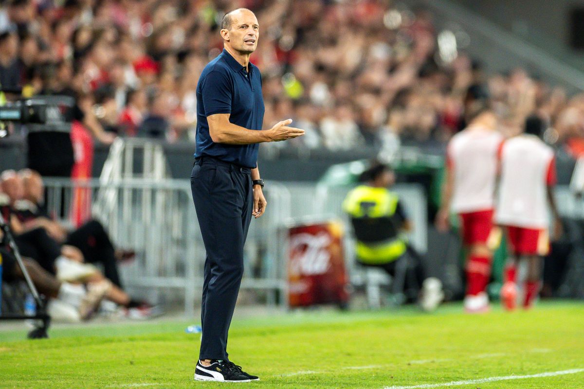 Hongkong, China - 26. Juli: AC Milan -Cheftrainer Massimiliano Allegri Gesten während des Vorsaison -Spiels von Liverpool FC gegen AC Milan im Kai Tak Stadium am 26. Juli 2025 in Hongkong, China. (Foto von Yu Chun Christopher Wong/Eurasien Sportbilder/Getty Images)