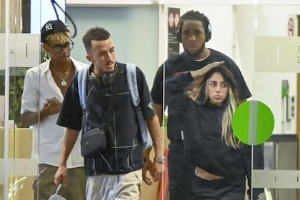 Nicki Nicole und Lamine Yamal kommen zusammen zu El Prat.