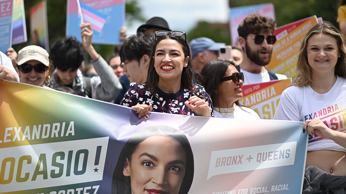 AOC bei Queens Pride Parade