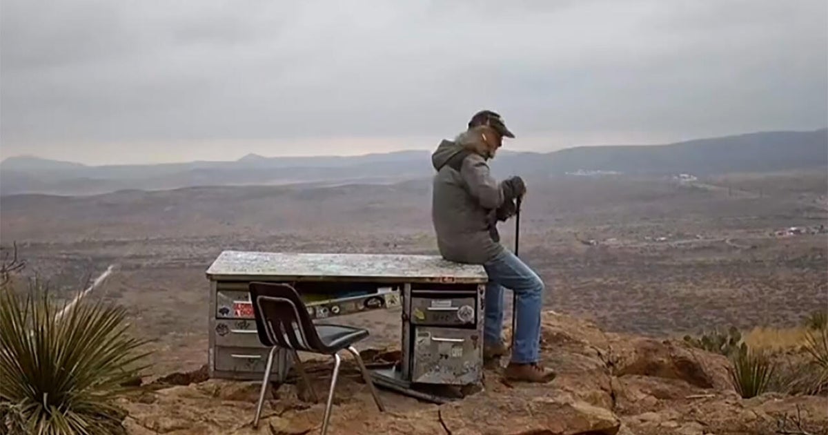 The-Desk-on-Hancock-Hill-in-Alpine-Texas-1280.jpg 