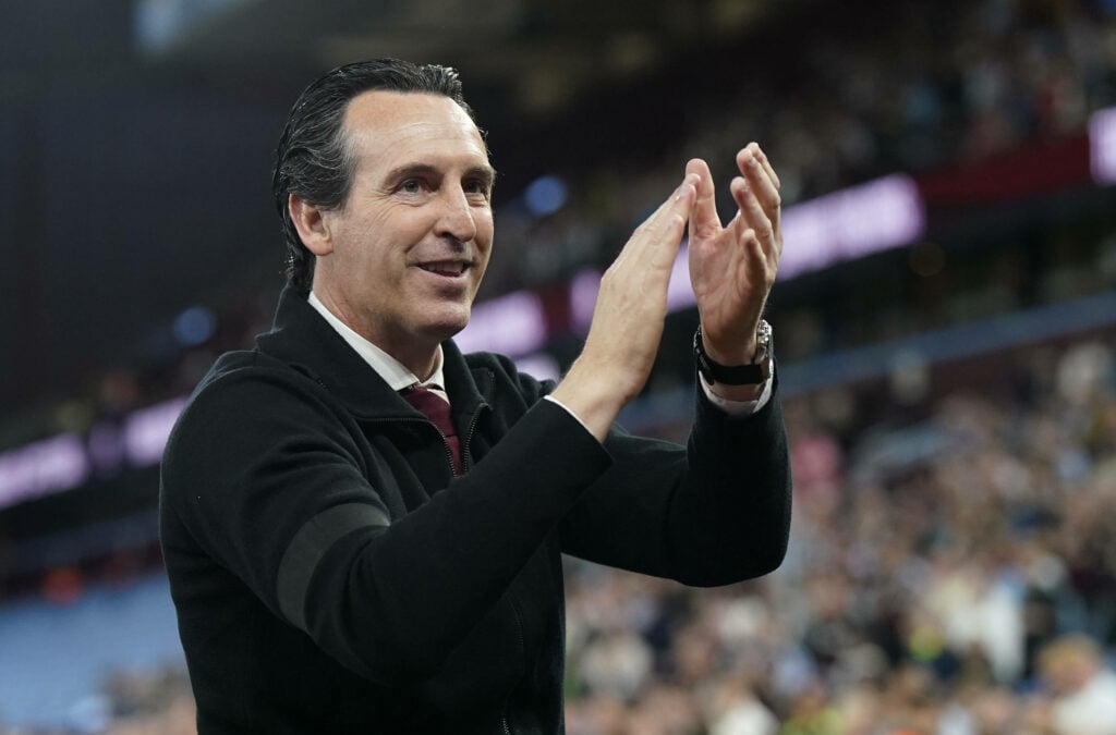 Aston Villa Manager Unai Emery begrüßt Anhänger im Villa Park.
