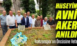 Hüseyin Avni Aker, der Pionier von Trabzonspor, wurde im 81. Jahr seines Todes in seinem Grab erinnert.