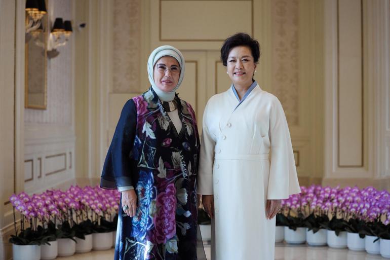 Emine Erdoğan traf sich mit den Frauen der Führer in China
