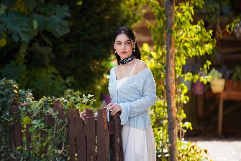 Zeynepi Cemre Baysel von den Serien Rosen und Sünden: Eine tiefe Geschichte wartet auf uns