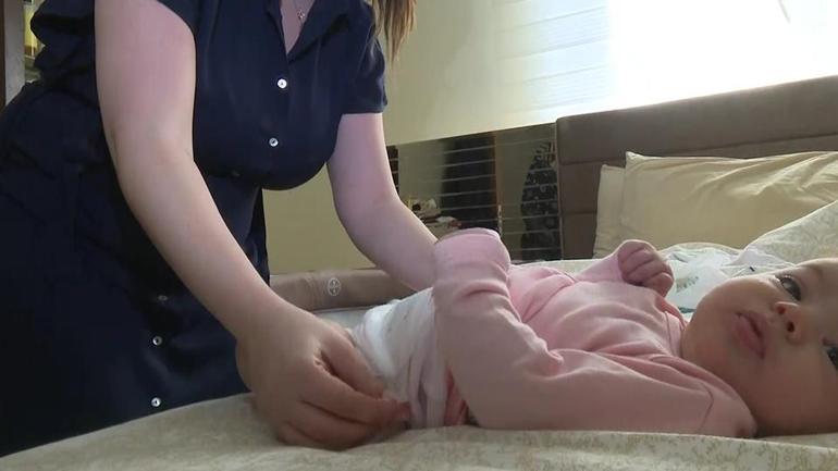 Unterstützung für eine Frau, die mit Kindern arbeitet