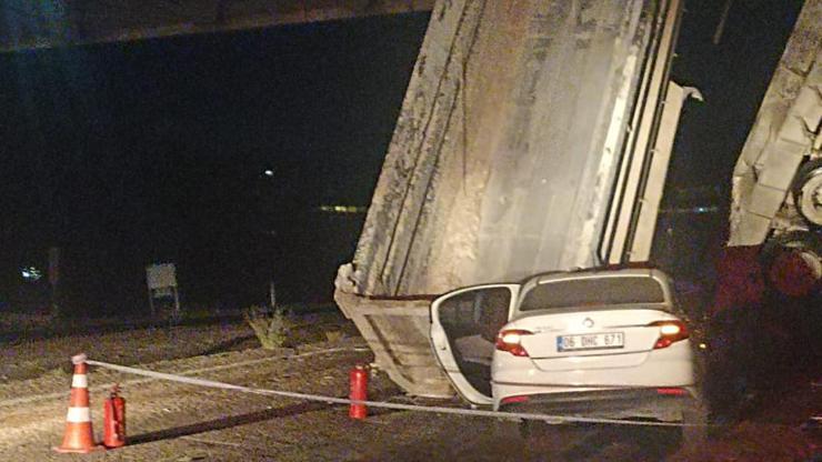 Automobil getroffen, der den Lastwagen in Ankara eröffnet wurde: 1 Dead, 3 verletzt Automobil getroffen, der den Lastwagen in Ankara eröffnet wurde: 1 Dead, 3 verletzt