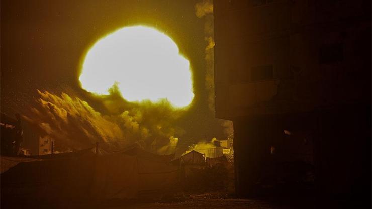 Israel bombardierte das Gebäude, in dem Hunderte von Palästinensern in Gaza blieben Israel bombardierte das Gebäude, in dem Hunderte von Palästinensern in Gaza blieben
