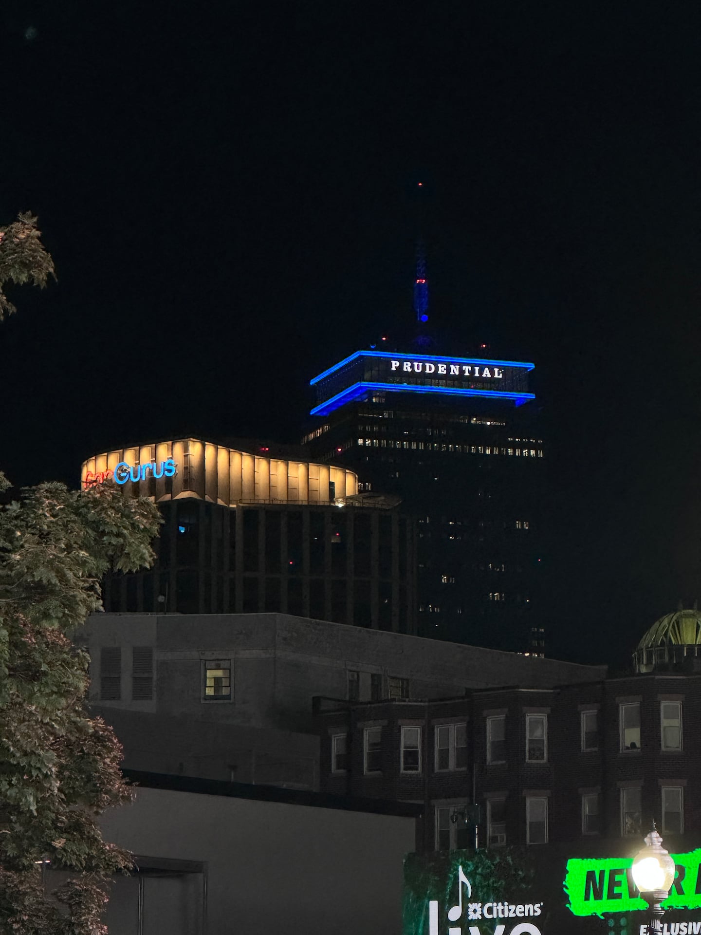 Der Prudential Tower von BXP gehörte zu den Bürogebäuden, die im letzten Jahr an Bostons erstem Jahr teilzunehmen und an der teilzunehmen "Hommage an Licht" am 11. September.