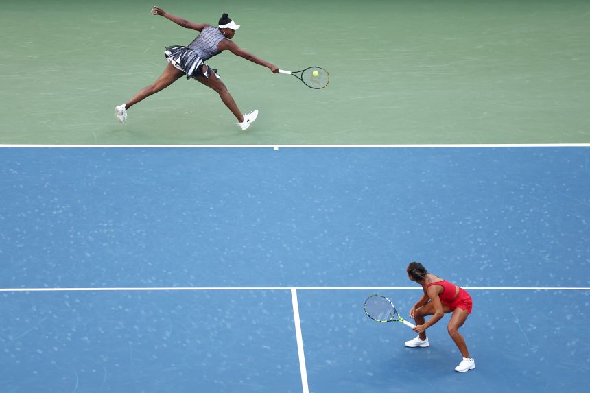 Venus Williams und Leylah Fernandez spielen zum ersten Mal zusammen.
