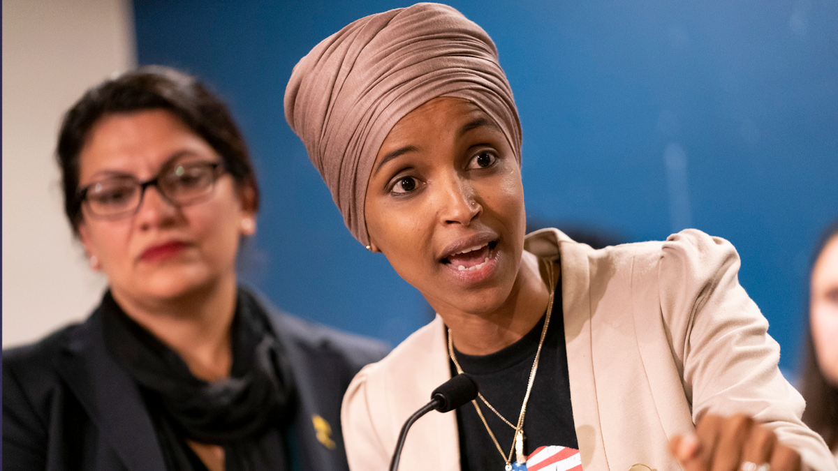 Abgeordneter Ilhan Omar Apeaks