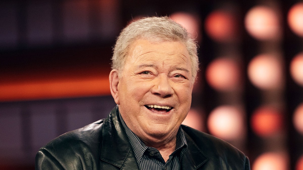 William Shatner lächelt
